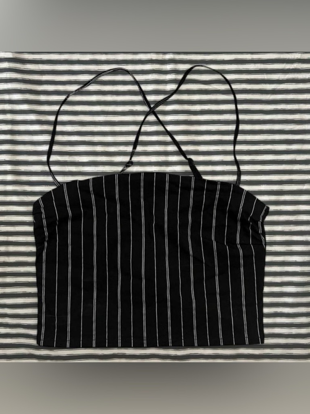 BUNDLE TANKS 3+ FOR $5 EACH // H&M Black & White Pinstripe Crop tank